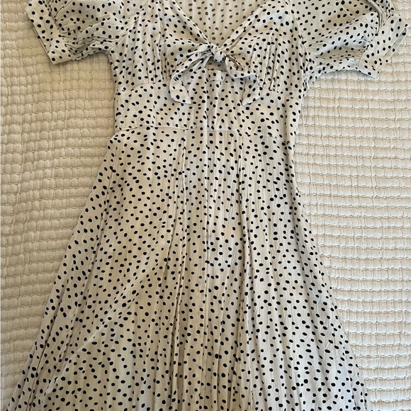 UO Polka Dot Tie-Front Midi Dress - Picture 8 of 10